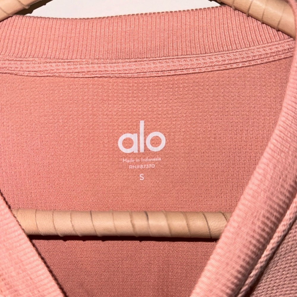 Alo Yoga Micro Waffle Fast Break Henley Shirt *Soft Clay* - Picture 9 of 9